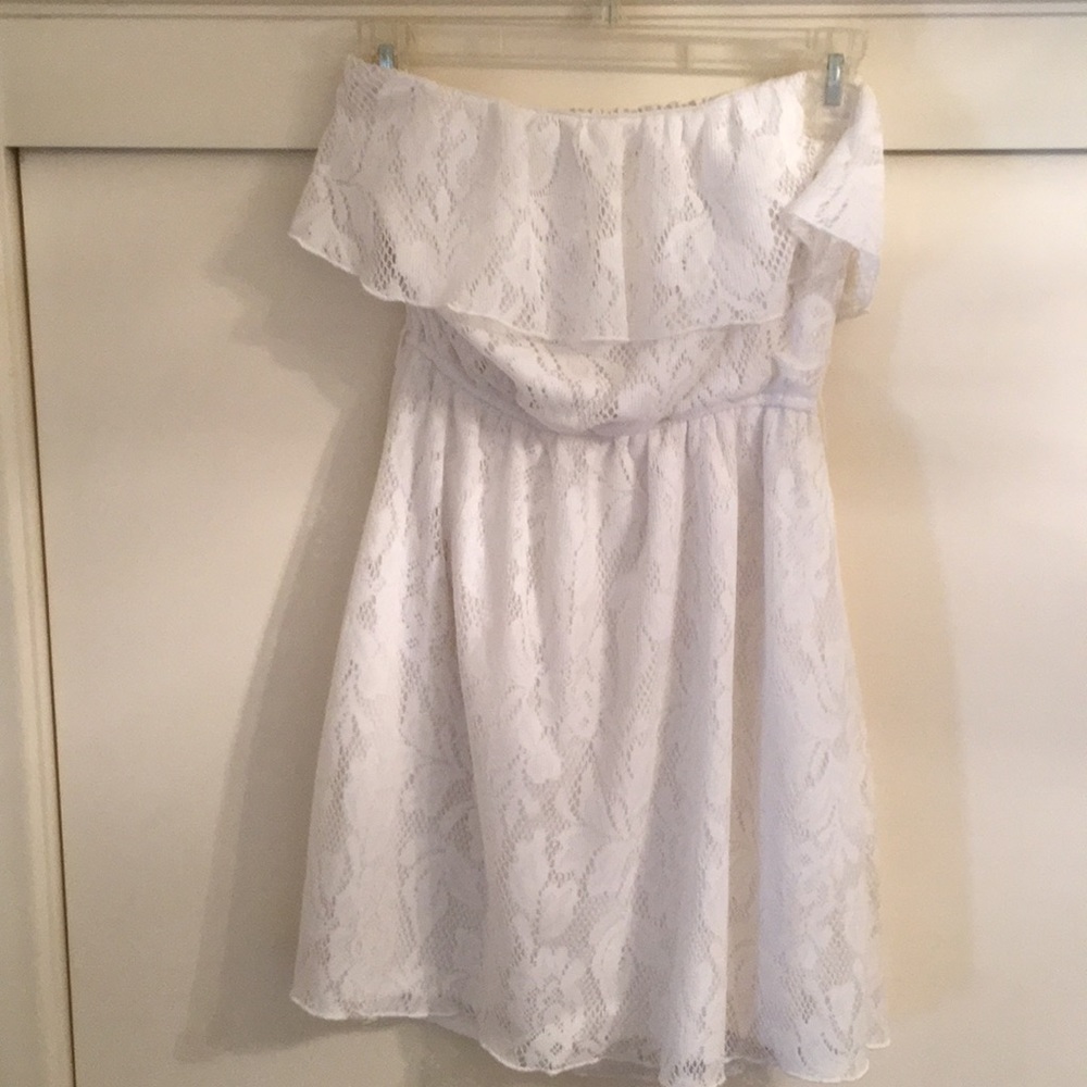 White lace strapless dress